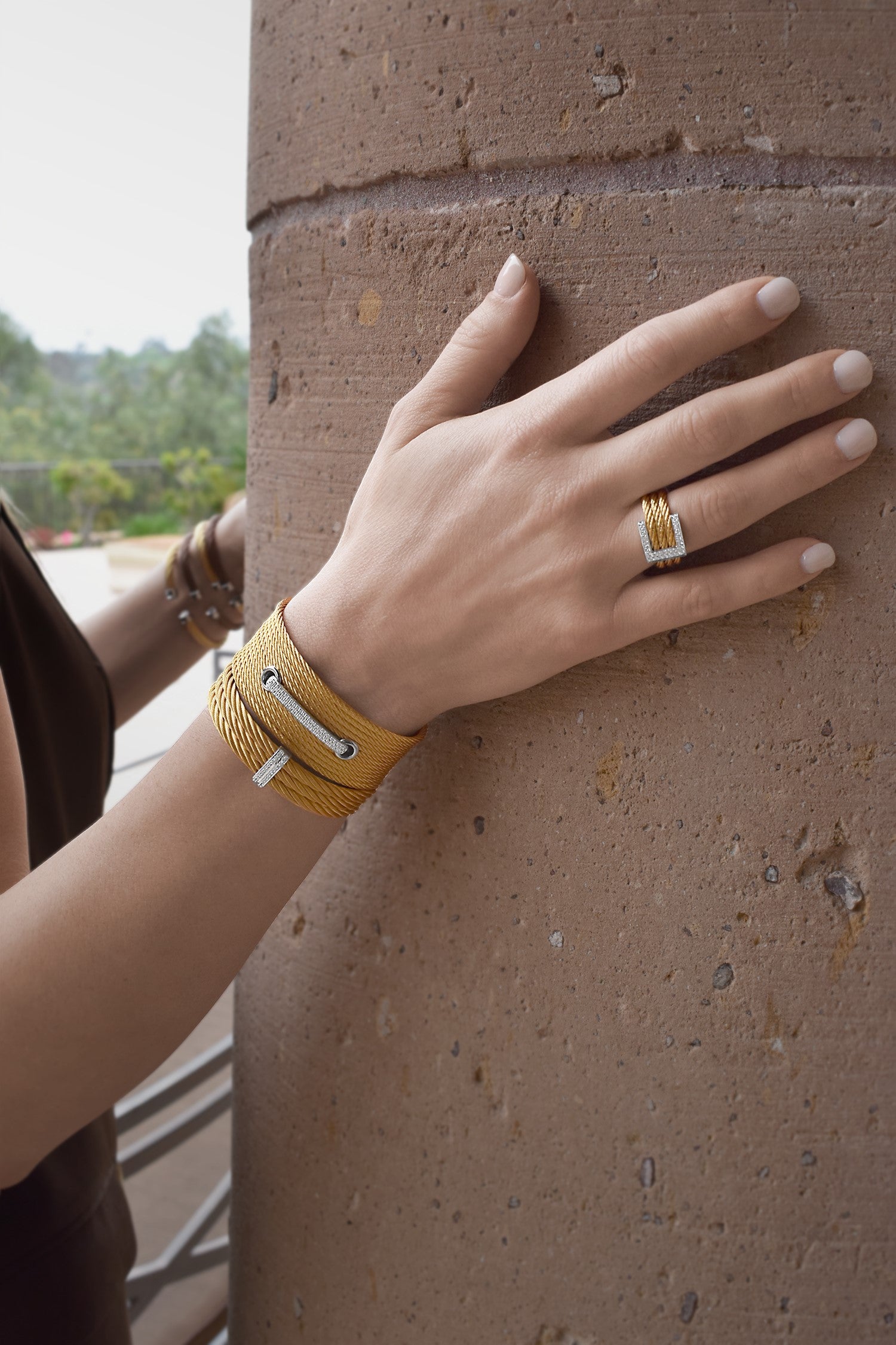 ALOR Buckle Up Ring