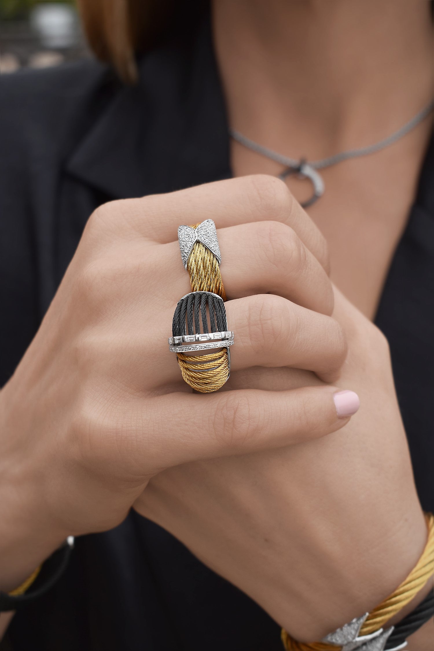ALOR Hourglass Band Ring