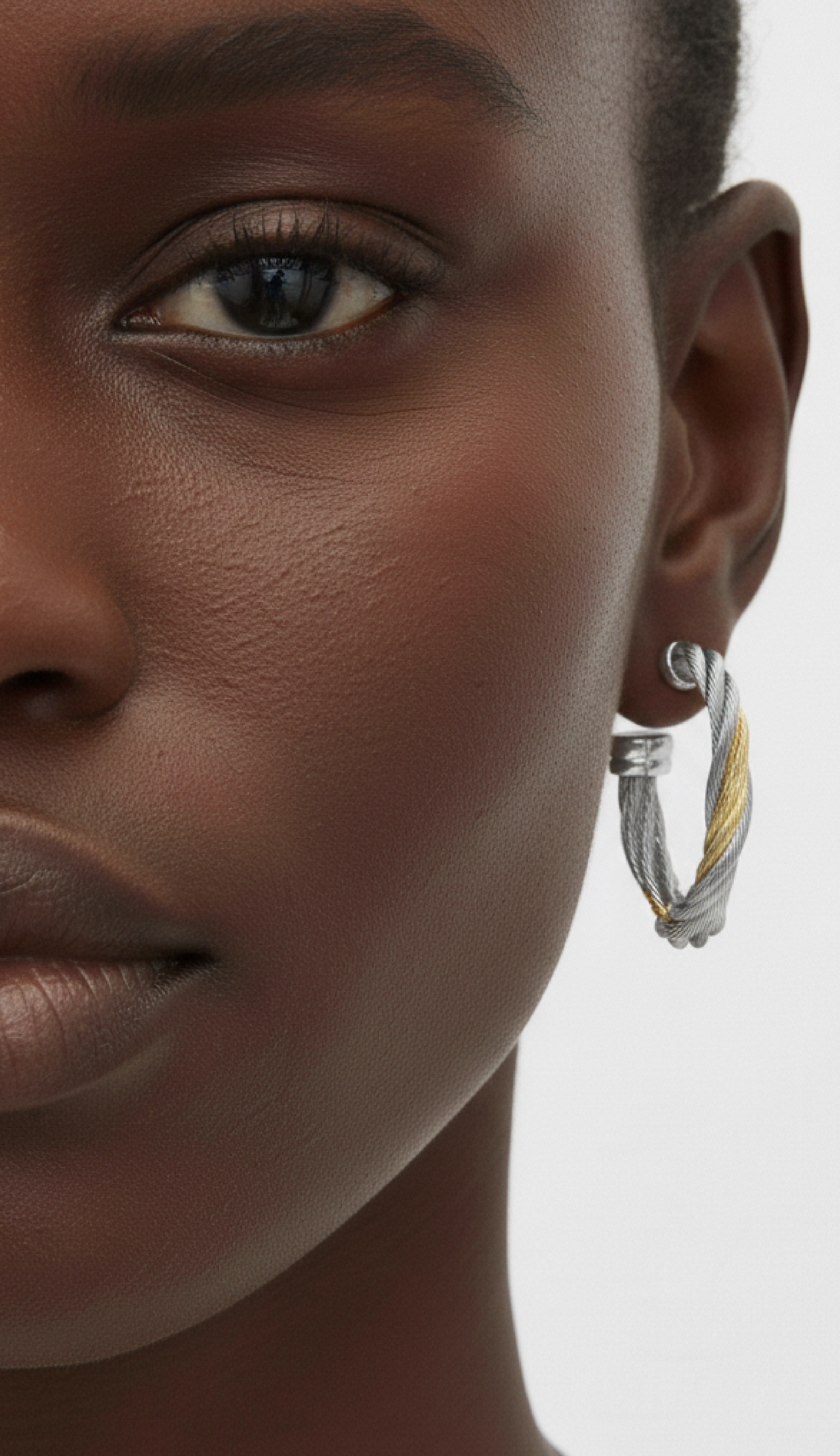 ALOR Petite Modern Twist 3/4" Hoop Earrings