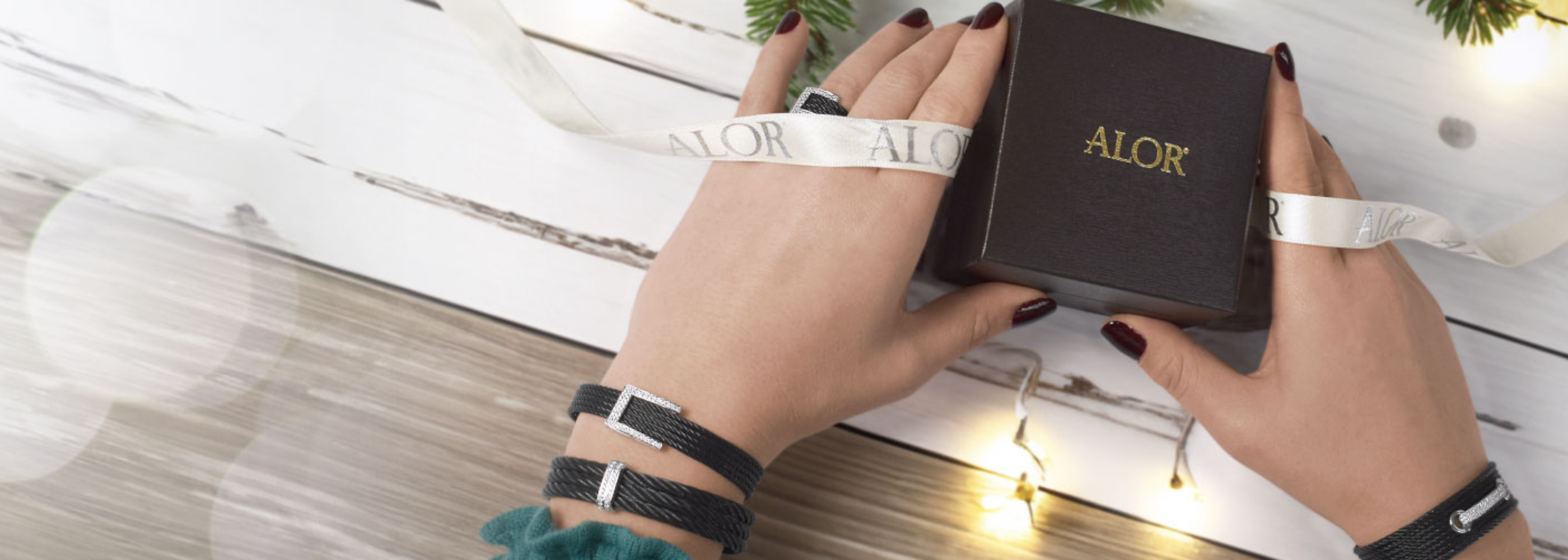Women's Gifts Under $250