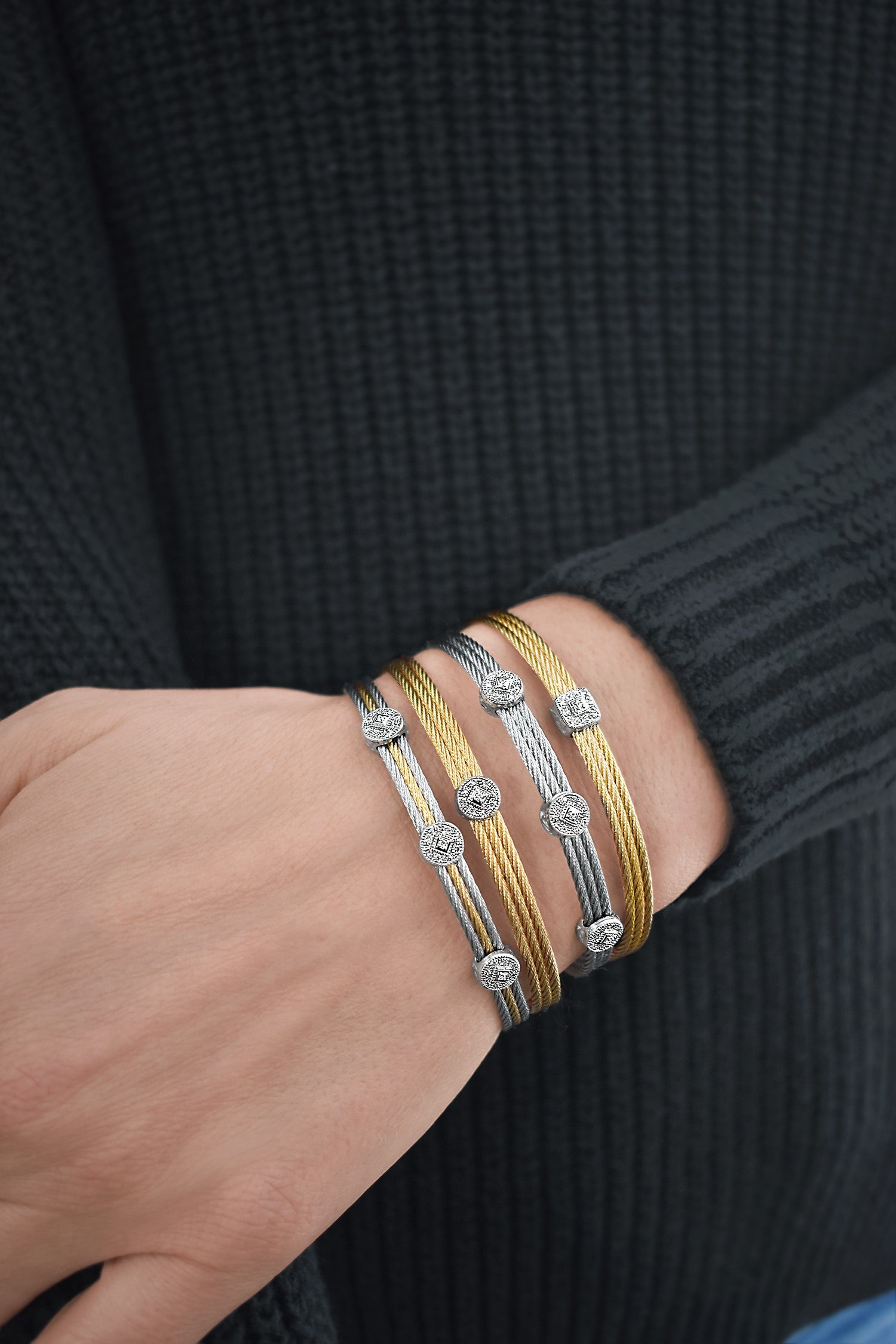 ALOR Single Round Classic Stackable Bracelet